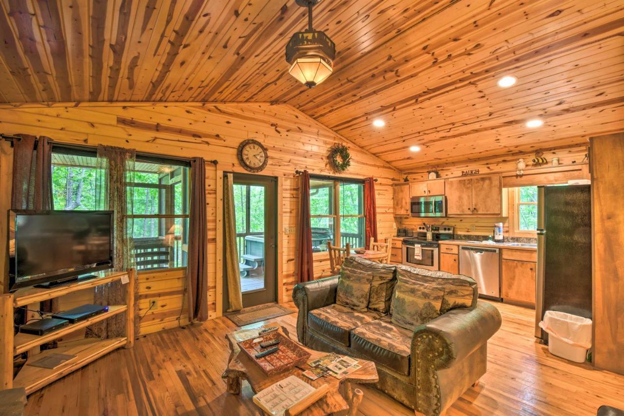 The Honeybee Cabin With Private Porch And Hot Tub Clarkesville Esterno foto