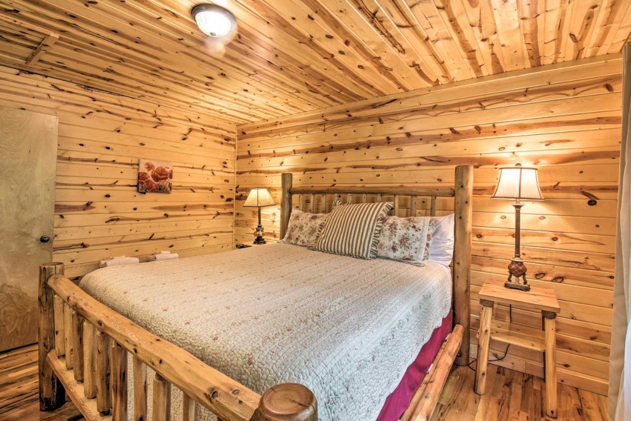 The Honeybee Cabin With Private Porch And Hot Tub Clarkesville Esterno foto