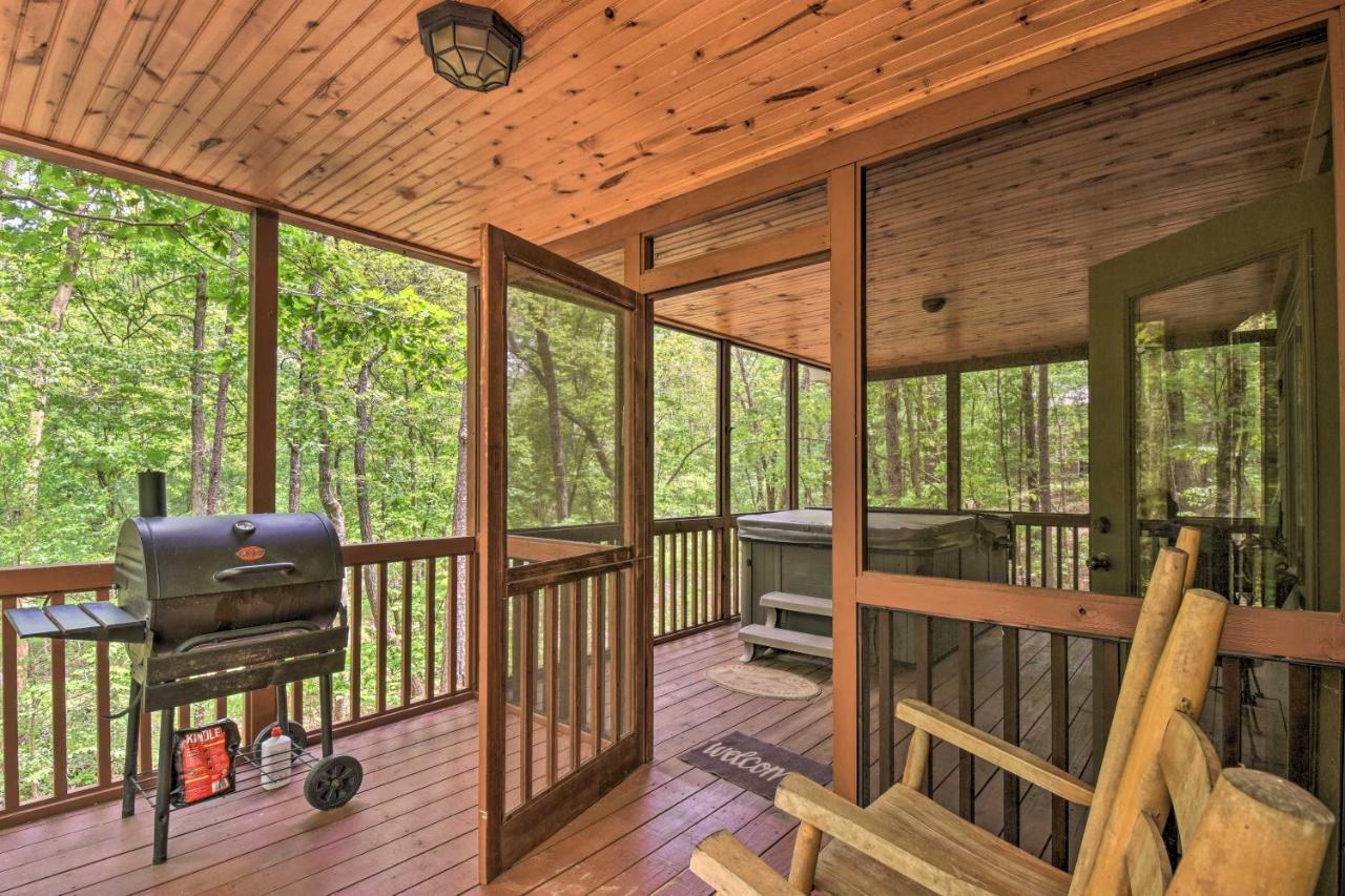 The Honeybee Cabin With Private Porch And Hot Tub Clarkesville Esterno foto