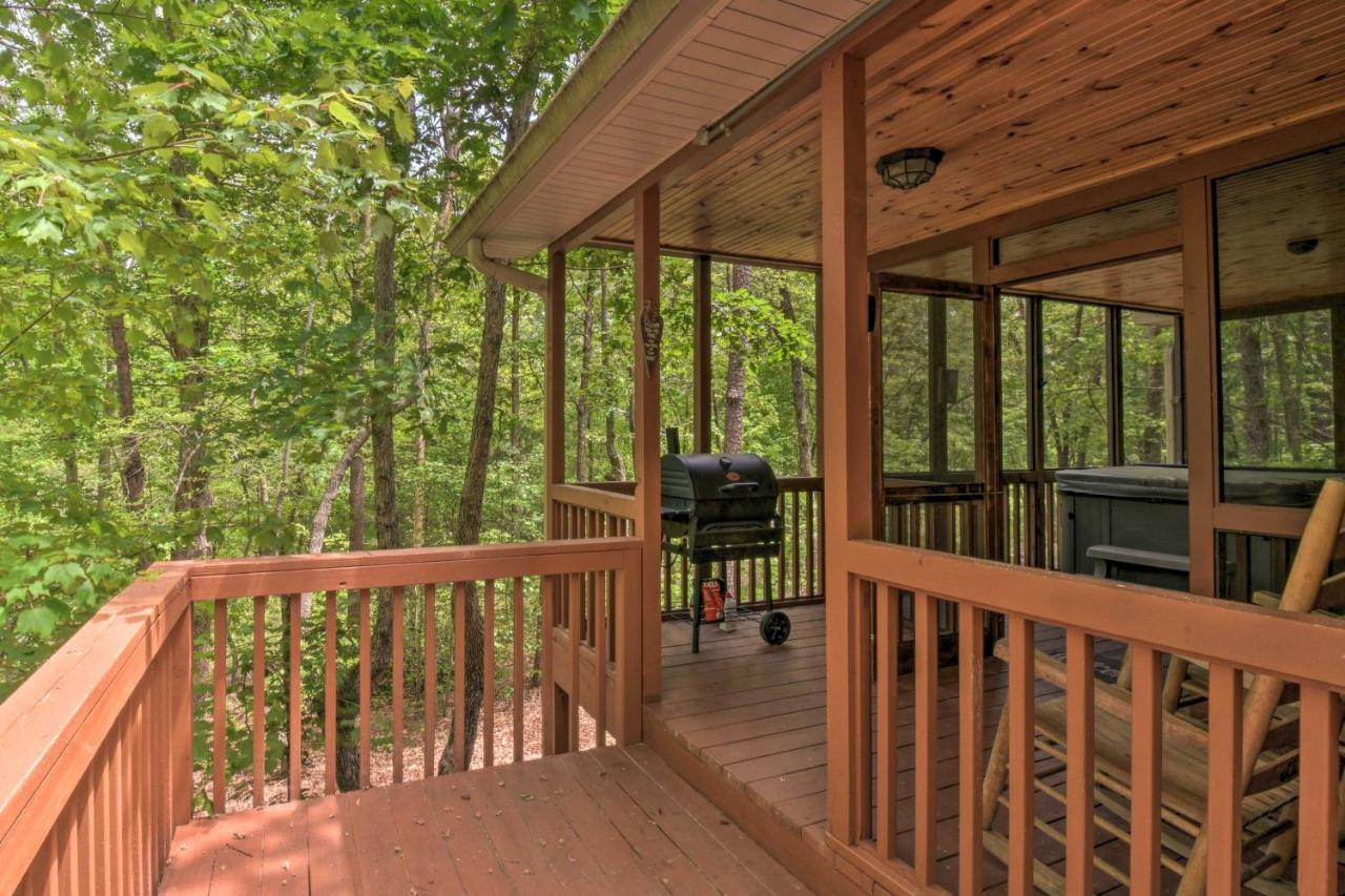 The Honeybee Cabin With Private Porch And Hot Tub Clarkesville Esterno foto